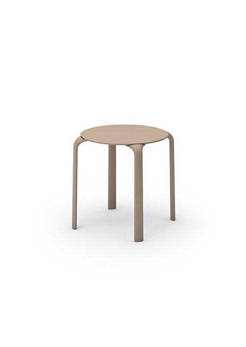 Stilla Outdoor Tables