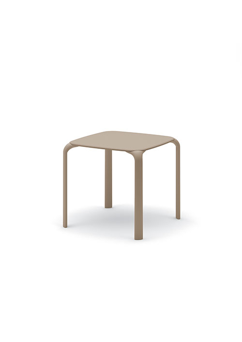 Stilla Outdoor Tables